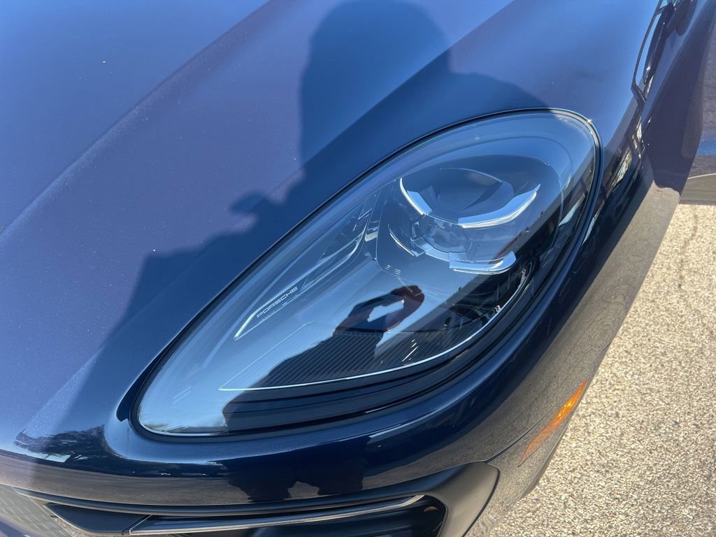 Used 2022 Porsche Macan Base image 30