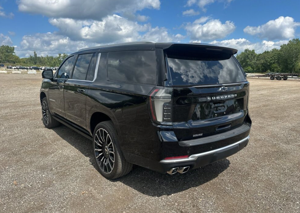 Used 2025 Chevrolet Suburban High Country AWD/4WD image 9