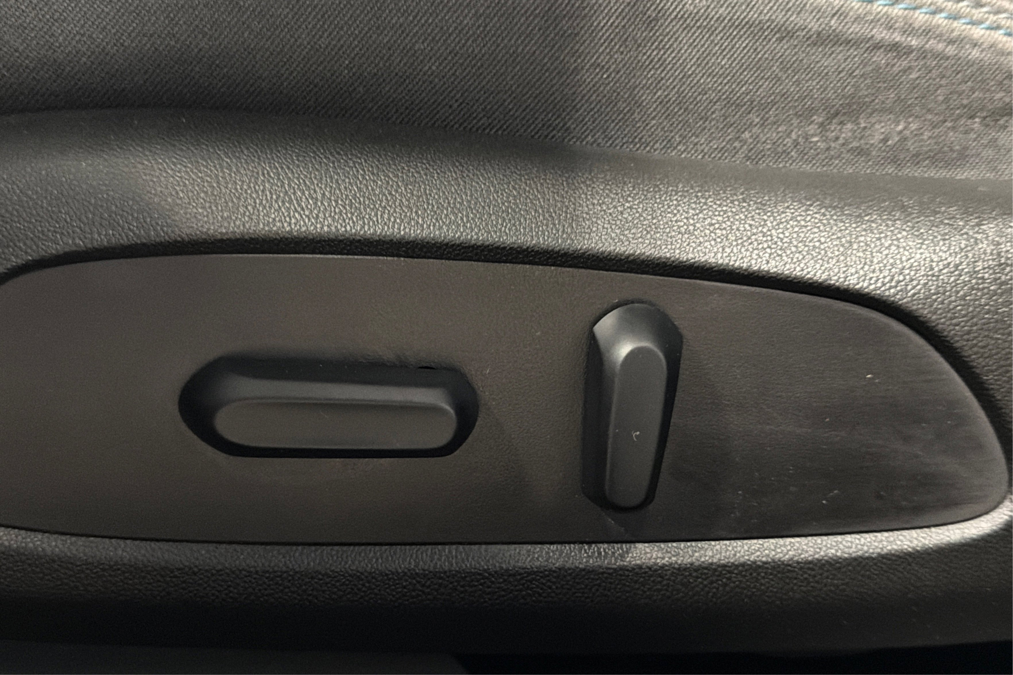 Used 2018 Chevrolet Cruze LT w/ Convenience Package FWD image 17