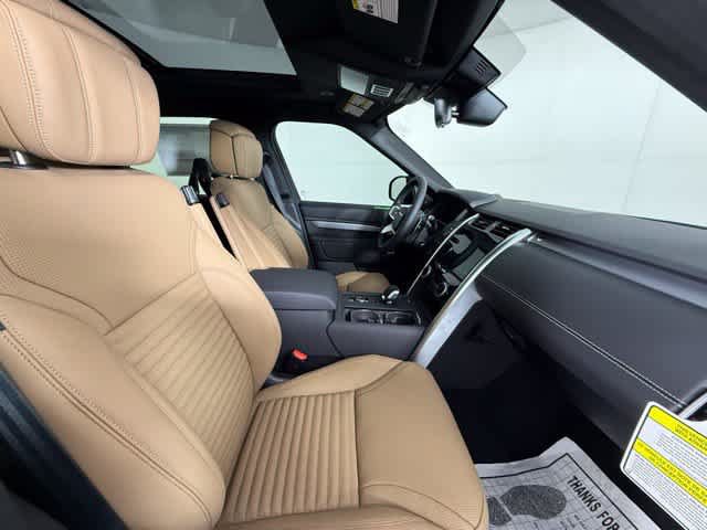 Used 2026 Land Rover Discovery Dynamic SE AWD/4WD image 33
