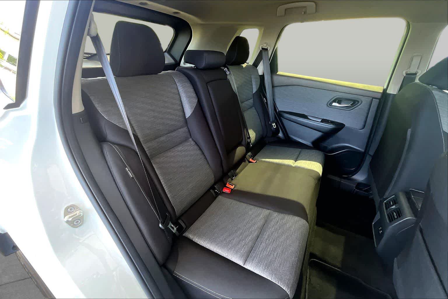 Used 2023 Nissan Rogue SV AWD/4WD image 20