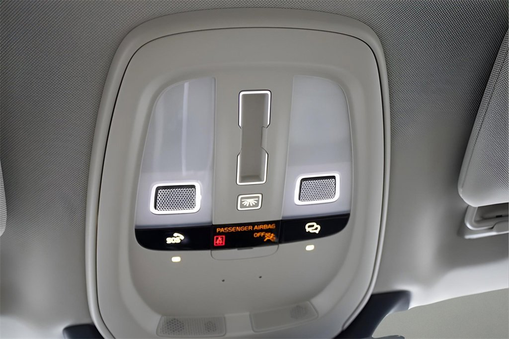 Certified 2025 Volvo XC90 T8 Plus w/ Protection Package Premier image 29