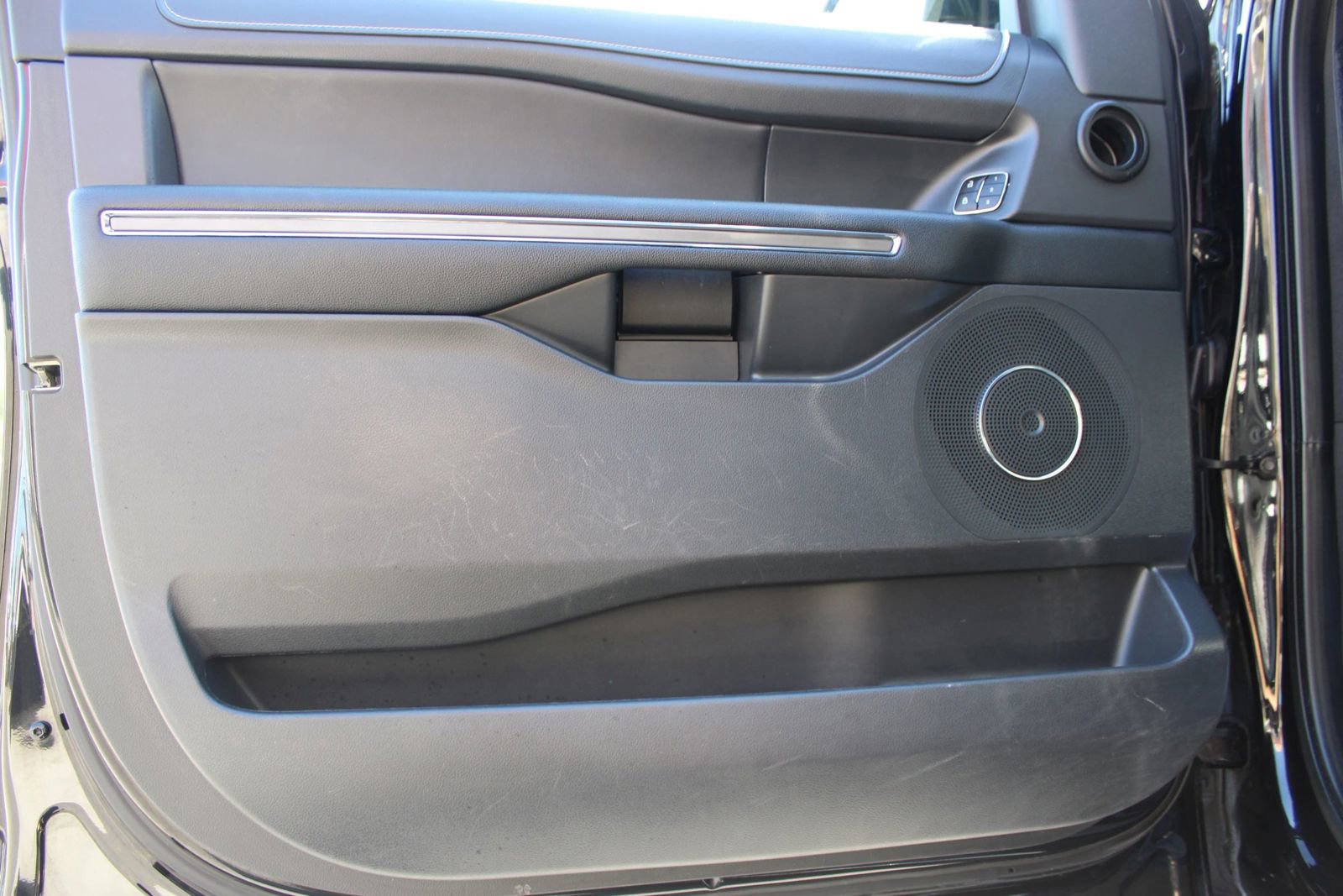 Used 2023 Ford Expedition Max XLT image 9