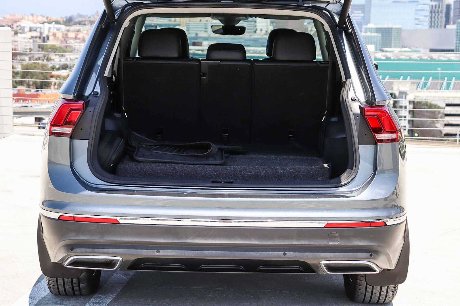 Used 2018 Volkswagen Tiguan SEL Premium FWD image 29