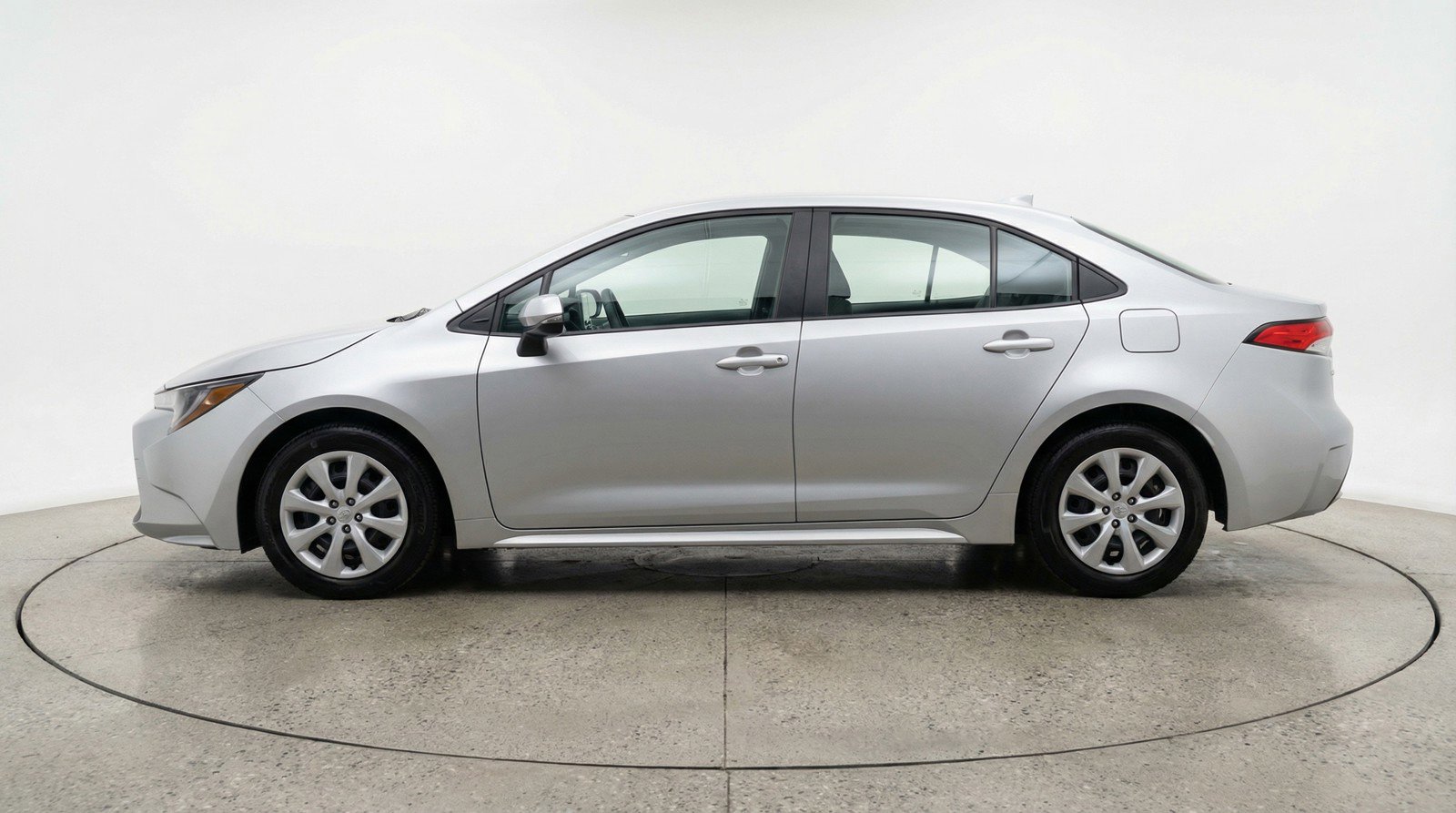 Used 2025 Toyota Corolla LE image 5