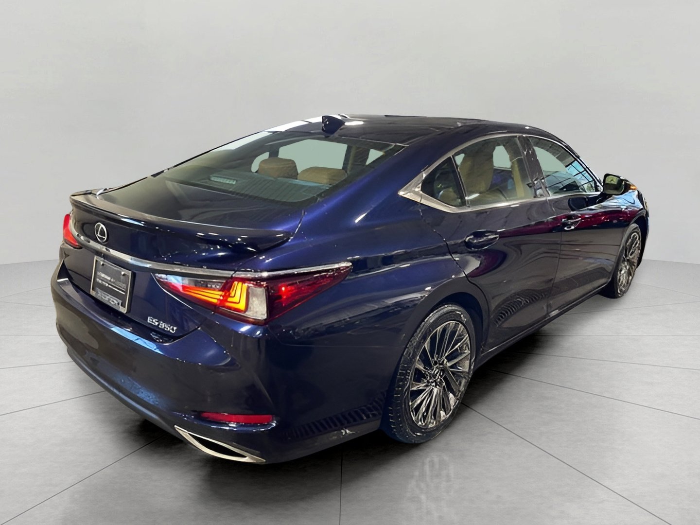 Used 2024 Lexus ES 350 Ultra Luxury w/ Accessory Package (Z1) image 9