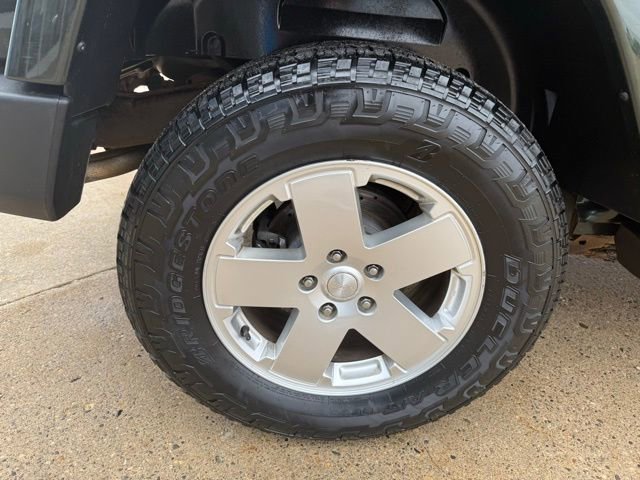Used 2010 Jeep Wrangler Unlimited Sahara image 11