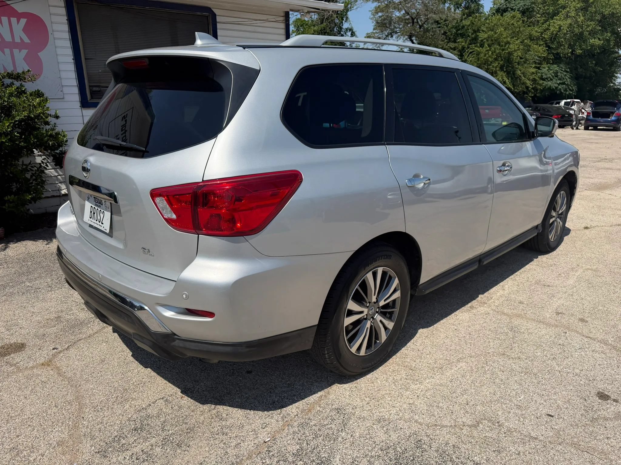 Used 2019 Nissan Pathfinder SL FWD image 4