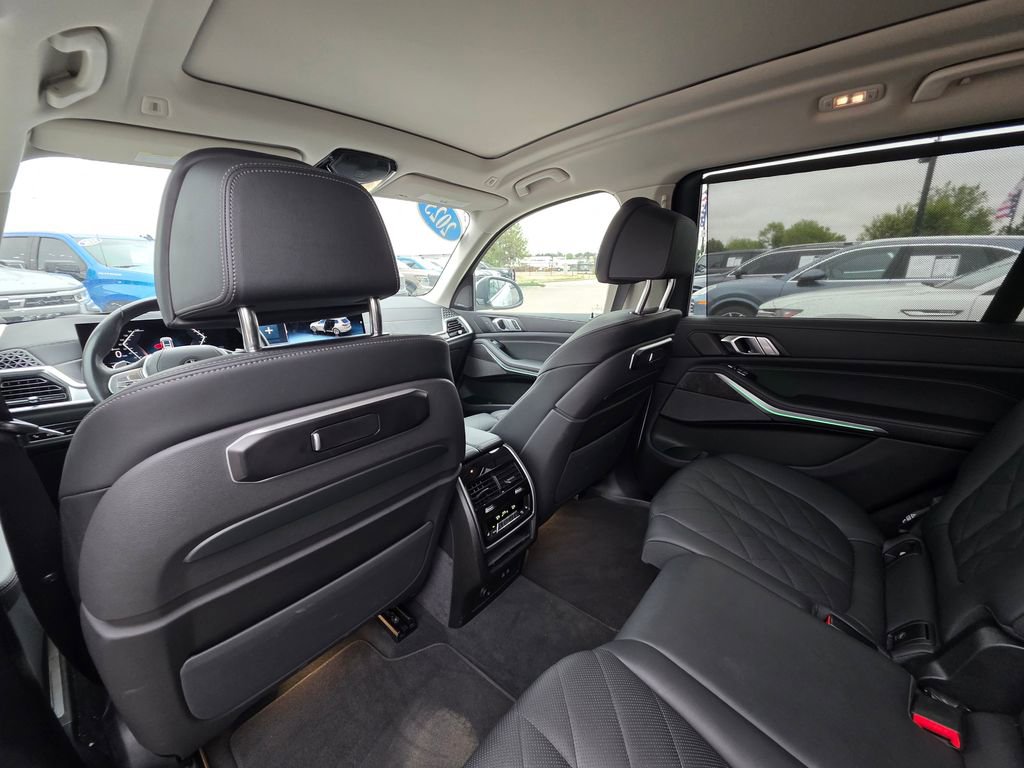 Used 2025 BMW X7 xDrive40i AWD/4WD image 11