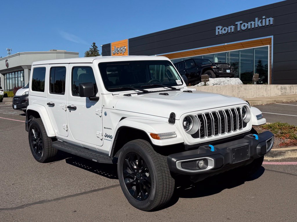 Used 2024 Jeep Wrangler Unlimited Sahara w/ Technology Group AWD/4WD image 2