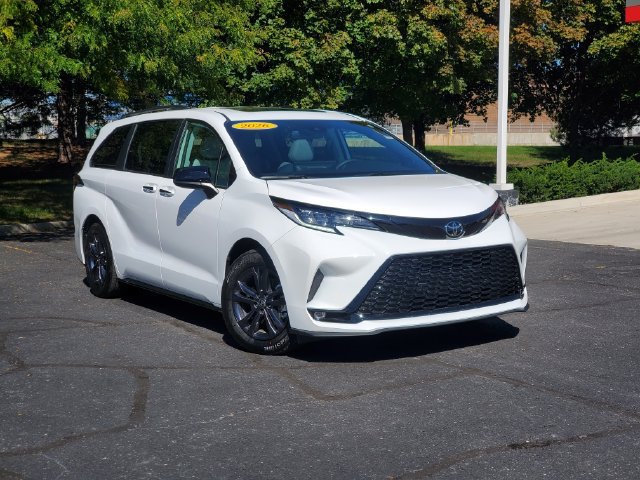 Used 2026 Toyota Sienna XSE AWD/4WD image 35