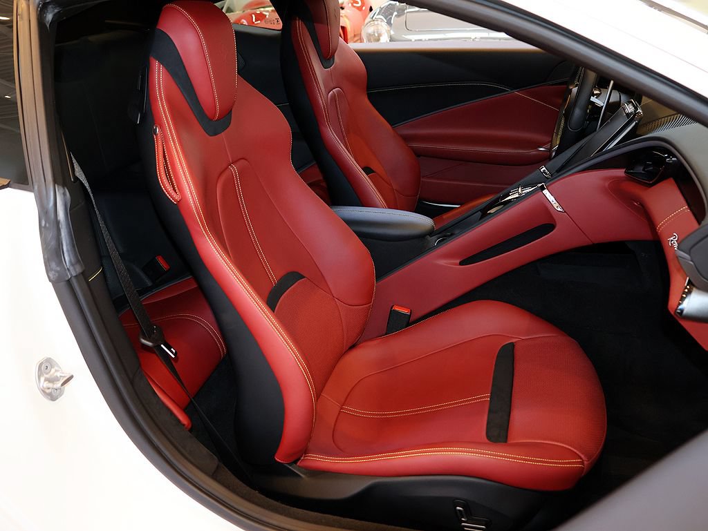 Used 2021 Ferrari Roma RWD image 17