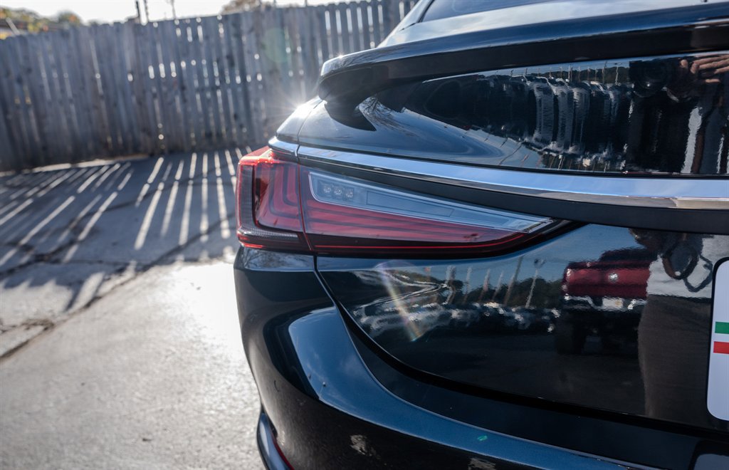 Used 2020 Lexus ES 350 w/ Premium Package image 10