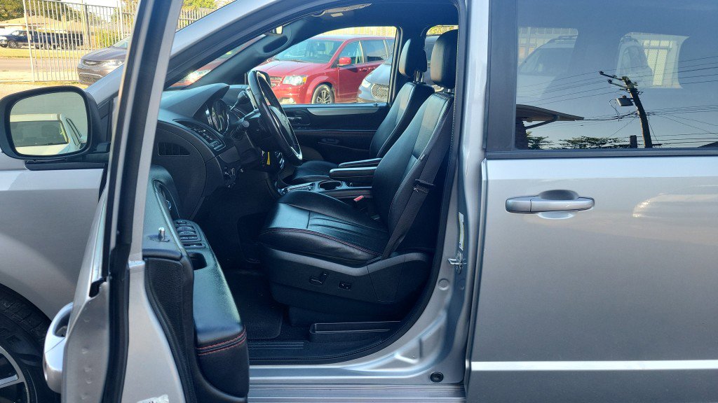 Used 2019 Dodge Grand Caravan GT image 18