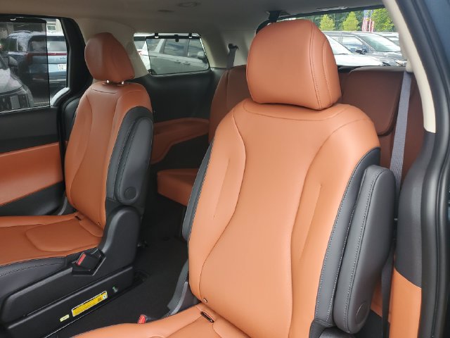 New 2027 Kia Carnival SX w/ Dark Edition Package FWD image 18