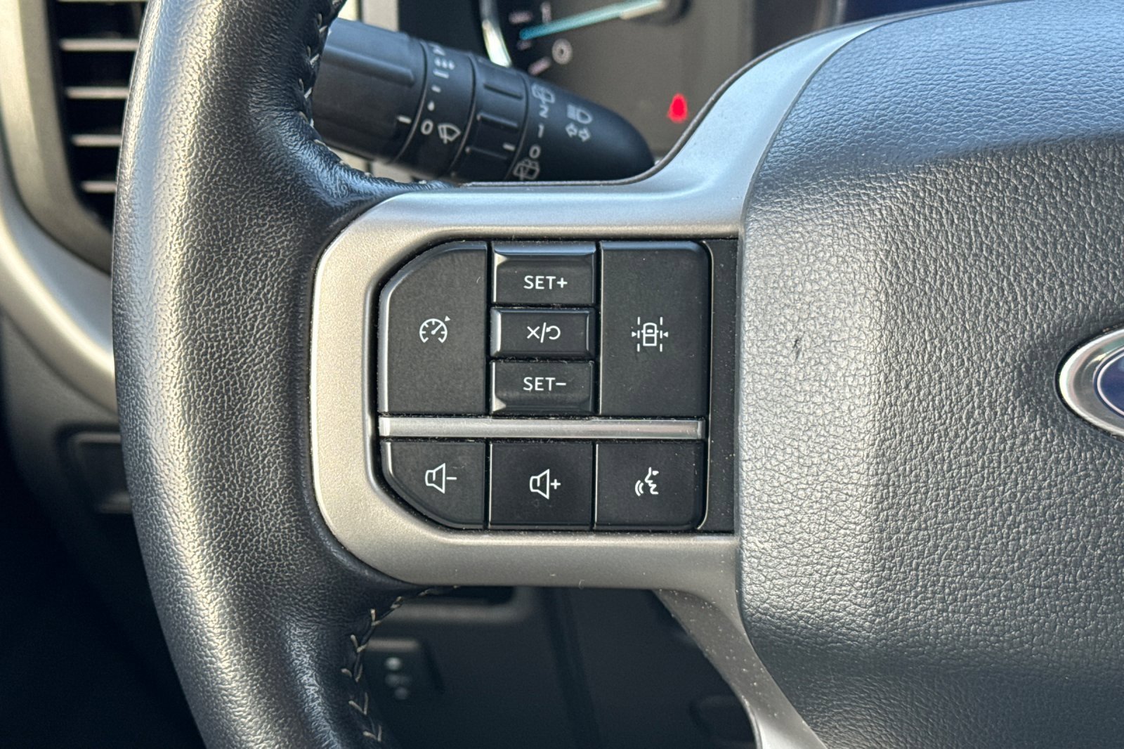 Used 2024 Ford Expedition XLT image 38