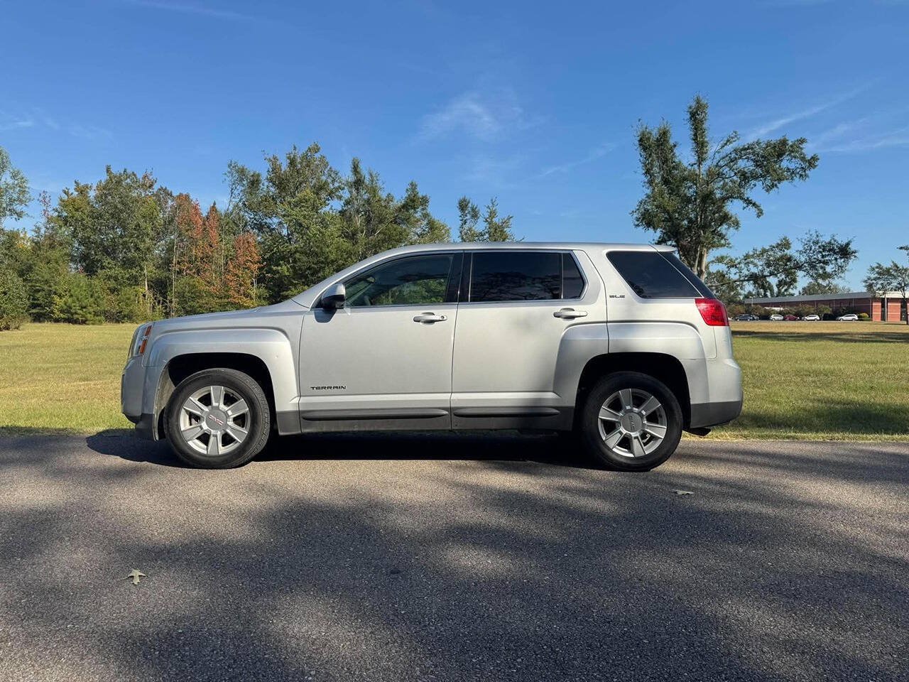 Used 2011 GMC Terrain SLE FWD image 5