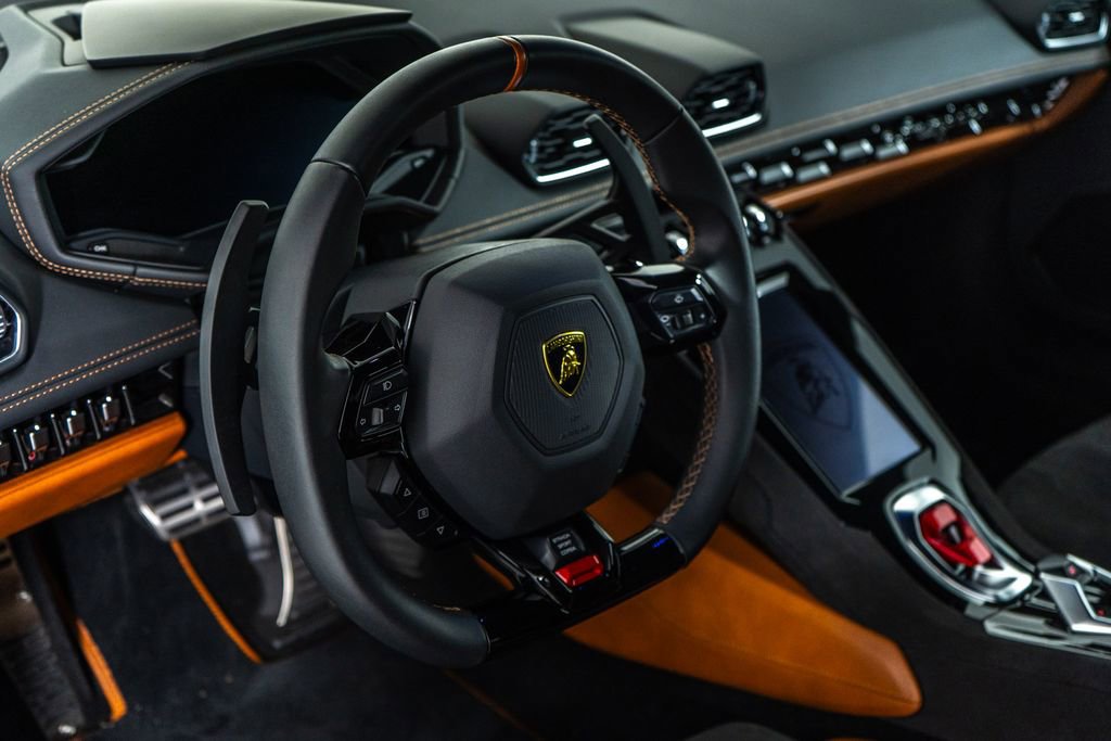 Used 2023 Lamborghini Huracan Tecnica image 5