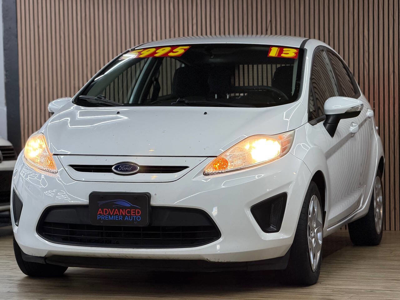 Used 2013 Ford Fiesta SE FWD image 1