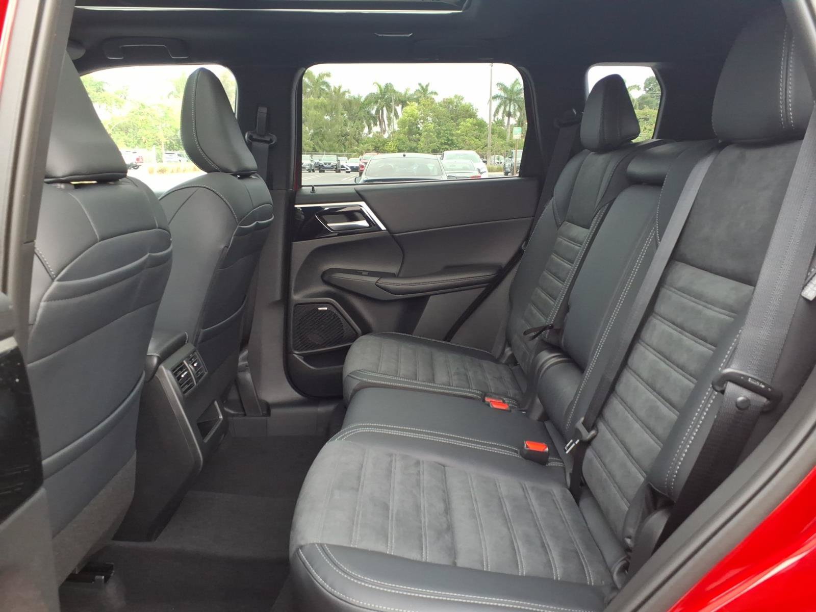 New 2026 Mitsubishi Outlander AWD image 7