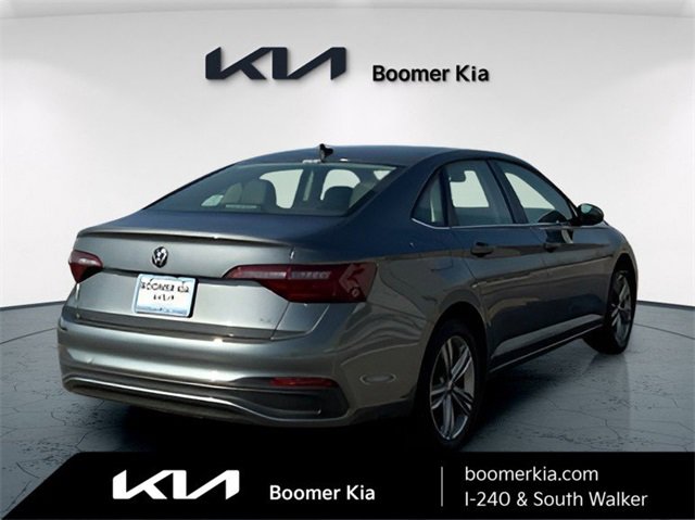 Used 2024 Volkswagen Jetta SE image 5