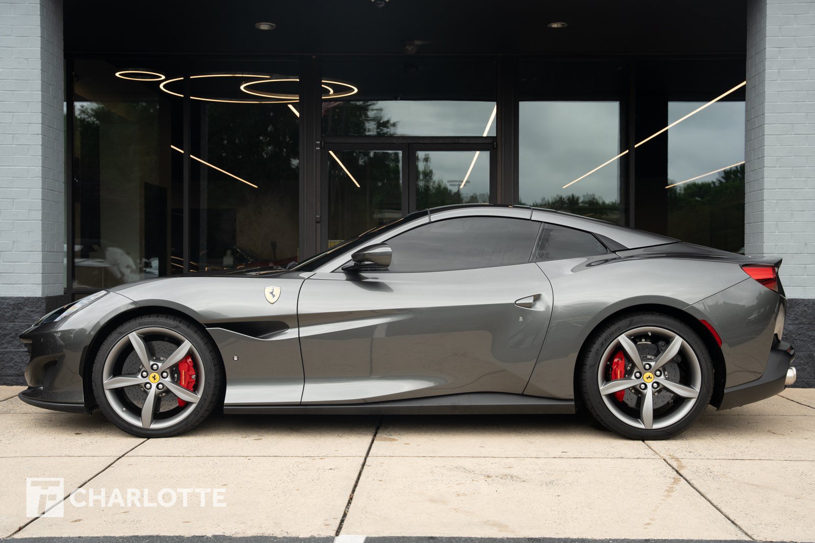 Used 2020 Ferrari Portofino RWD image 8