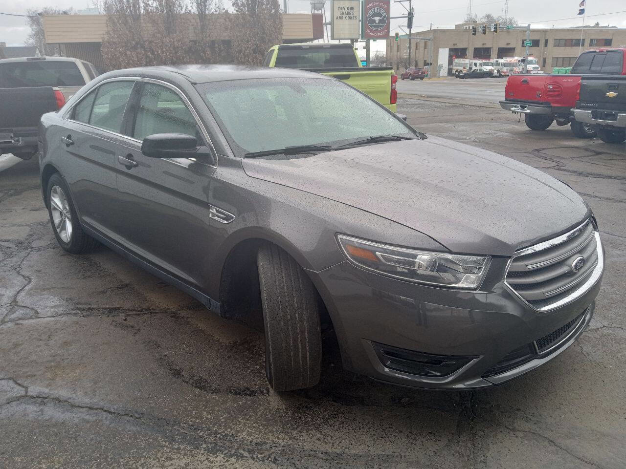 Used 2015 Ford Taurus SE FWD image 8