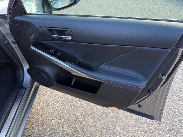 Used 2016 Lexus IS 300 AWD image 29