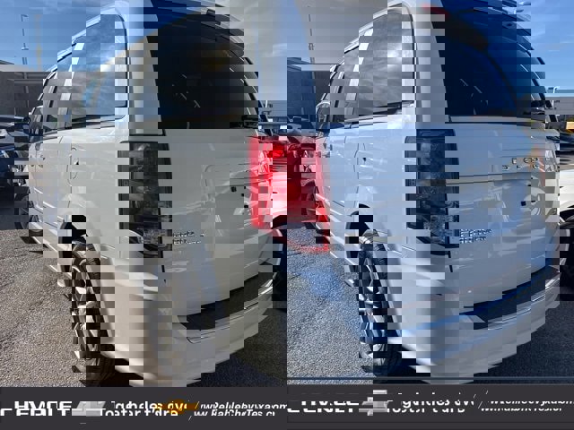 Used 2016 Dodge Grand Caravan SE image 6