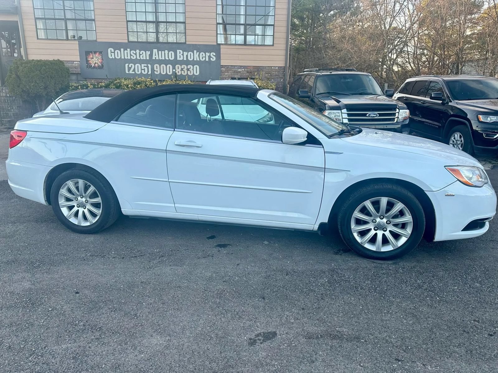 Used 2012 Chrysler 200 Touring FWD image 2