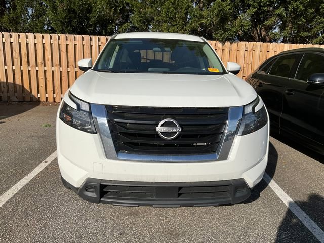 Used 2025 Nissan Pathfinder SV video 2