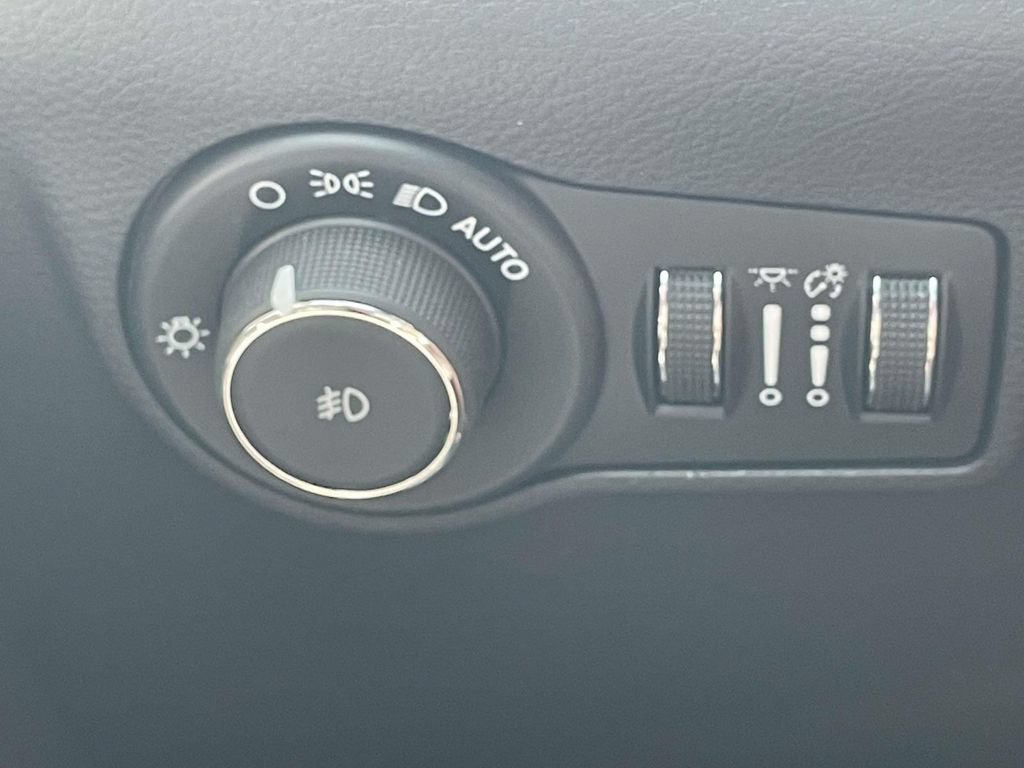 Used 2024 Jeep Compass Latitude AWD/4WD image 20