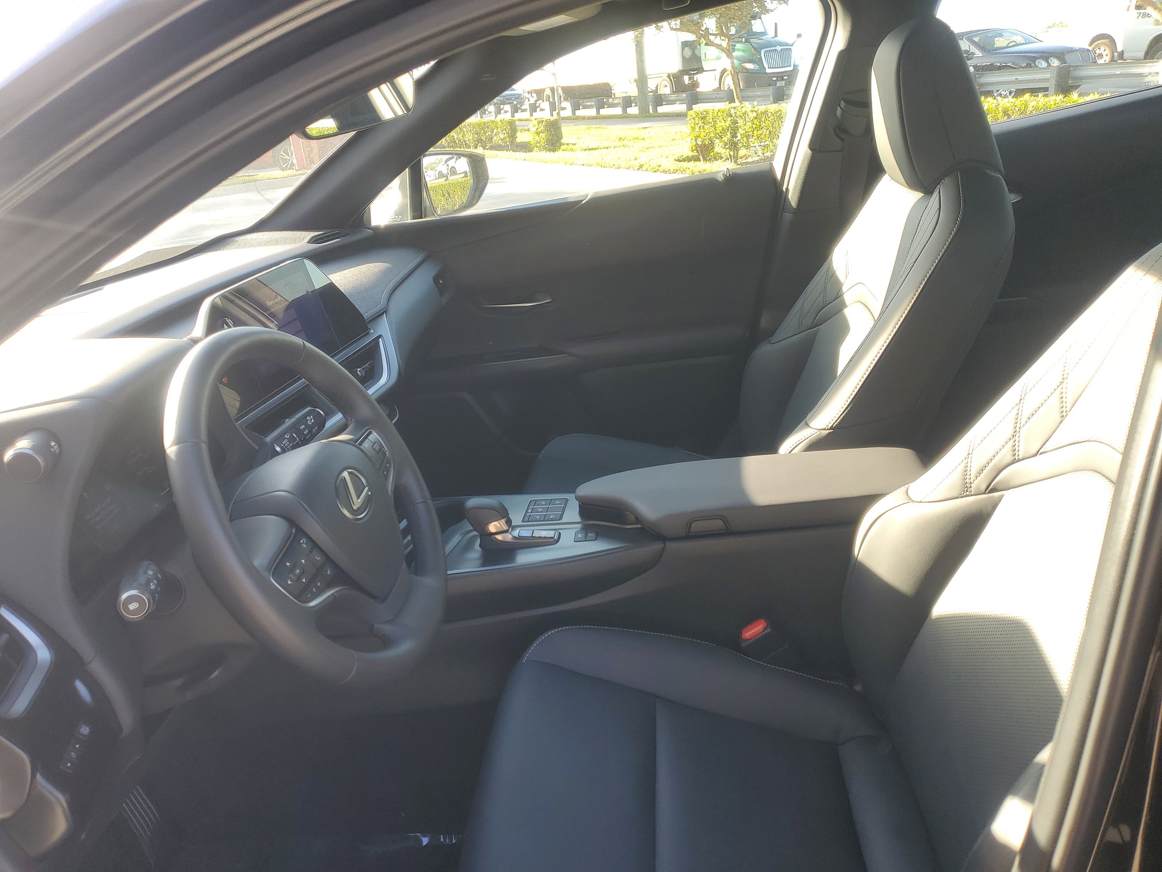 Used 2025 Lexus UX 300h FWD w/ Accessory Package (Z1) image 19