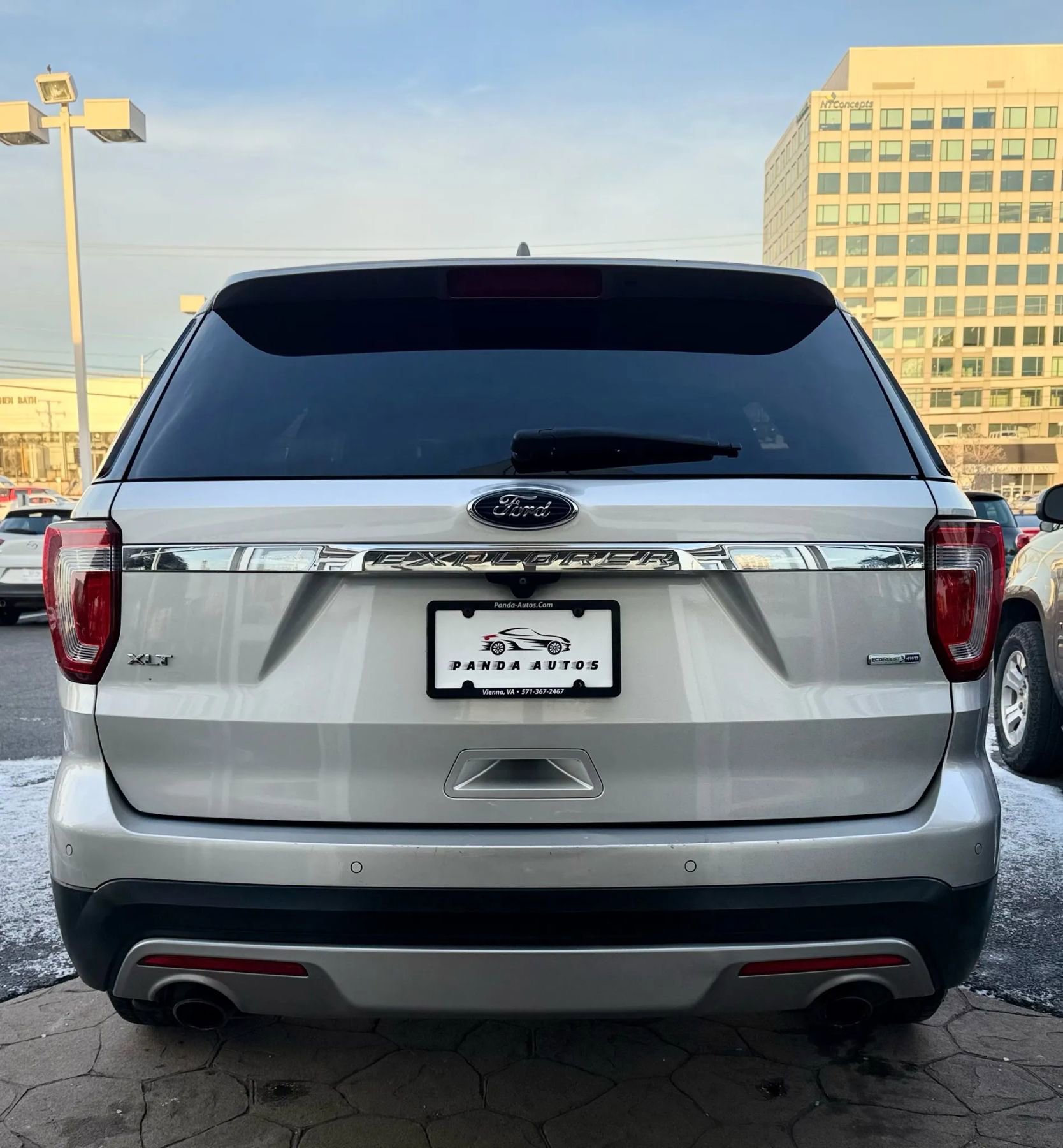 Used 2016 Ford Explorer XLT w/ Equipment Group 202A image 6