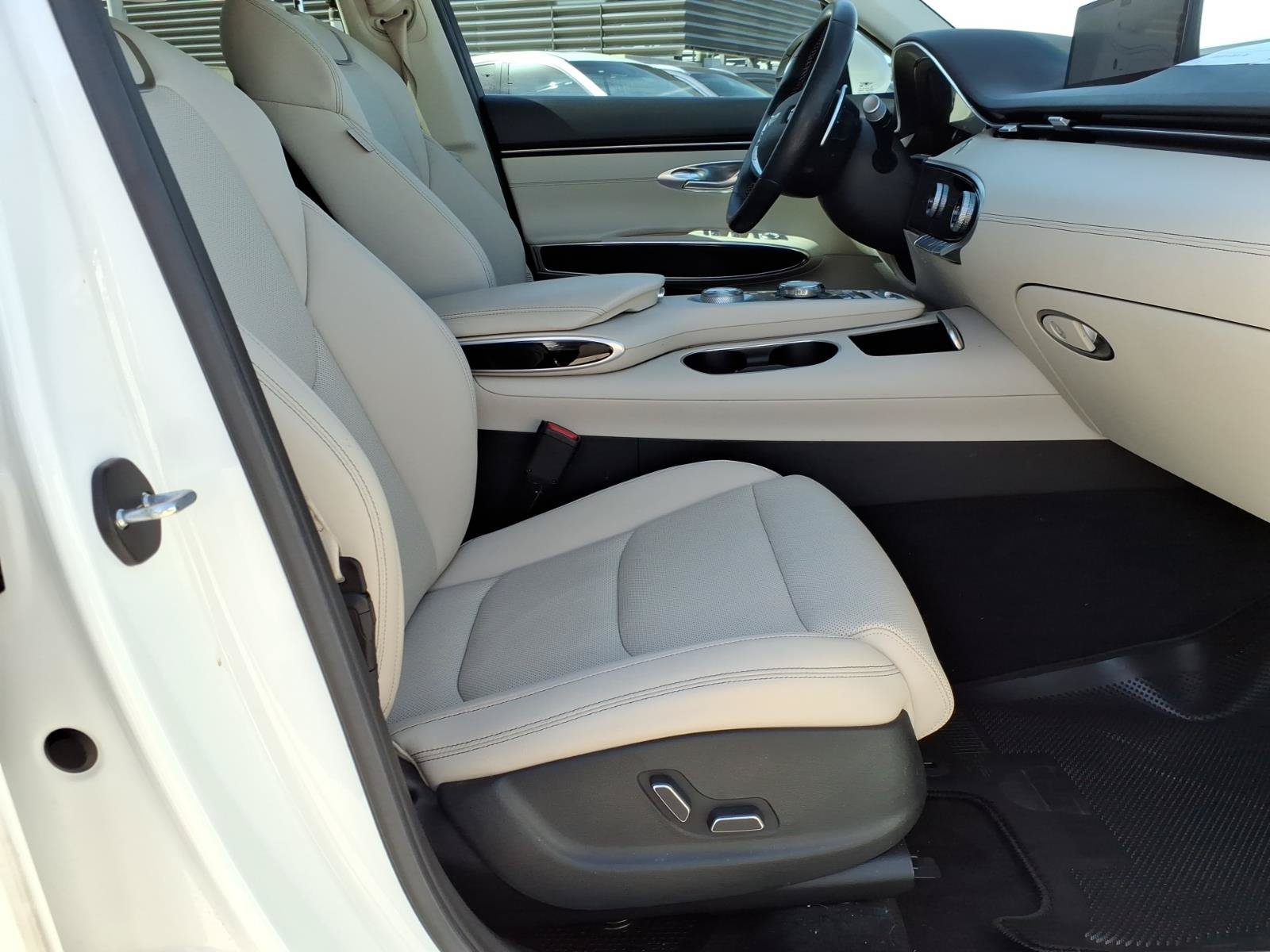 Certified 2022 Genesis GV70 2.5T AWD/4WD image 10