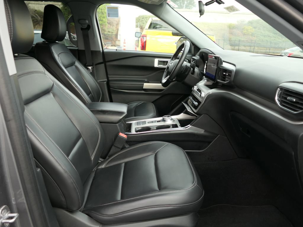 Used 2021 Ford Explorer XLT w/ Equipment Group 202A image 27