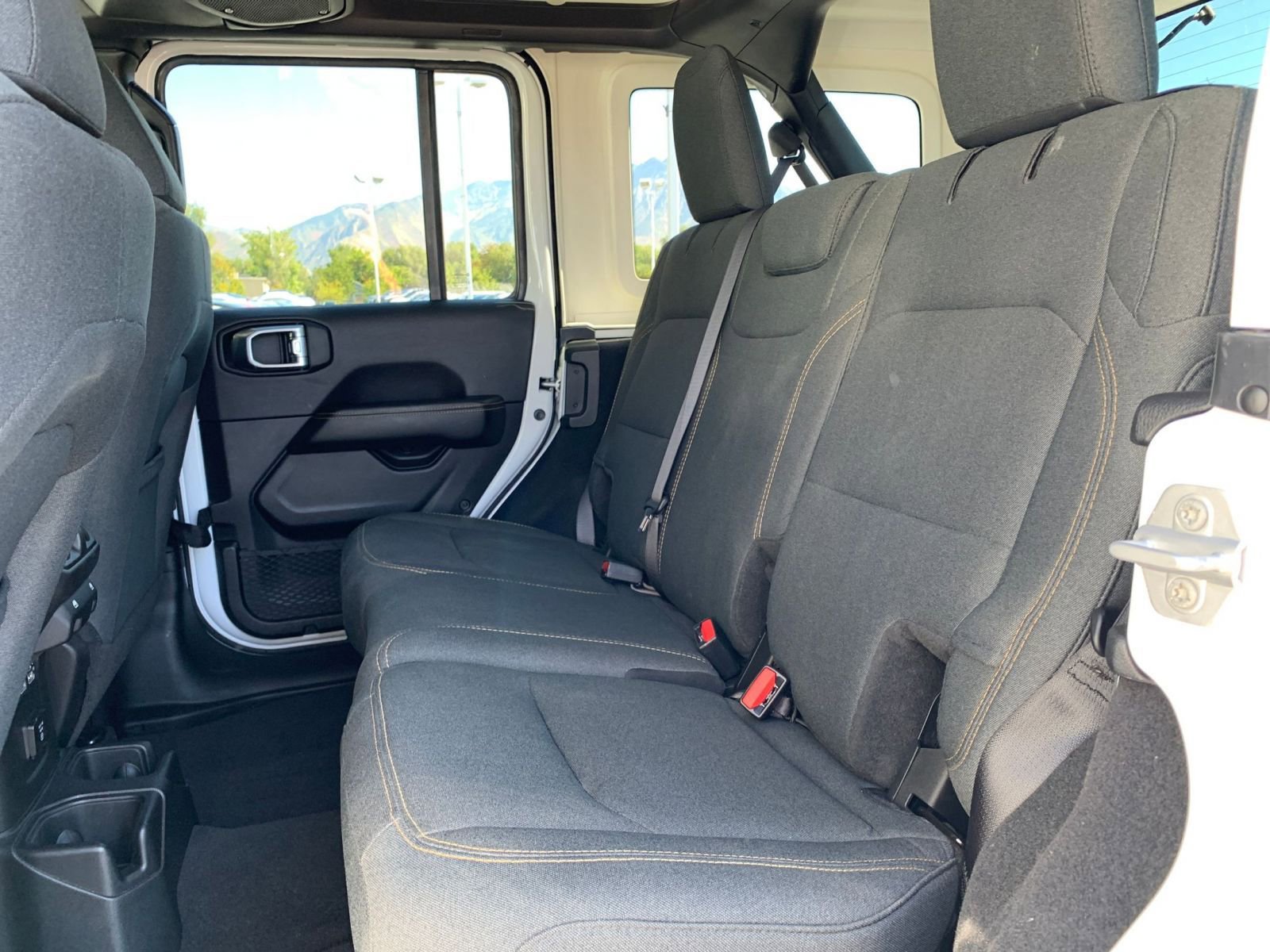 Used 2025 Jeep Wrangler Sahara image 24