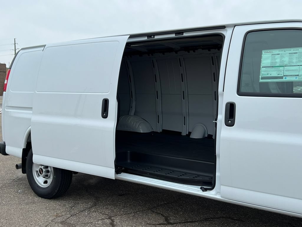 New 2025 GMC Savana 3500 Extended w/ Driver Convenience Package RWD image 3