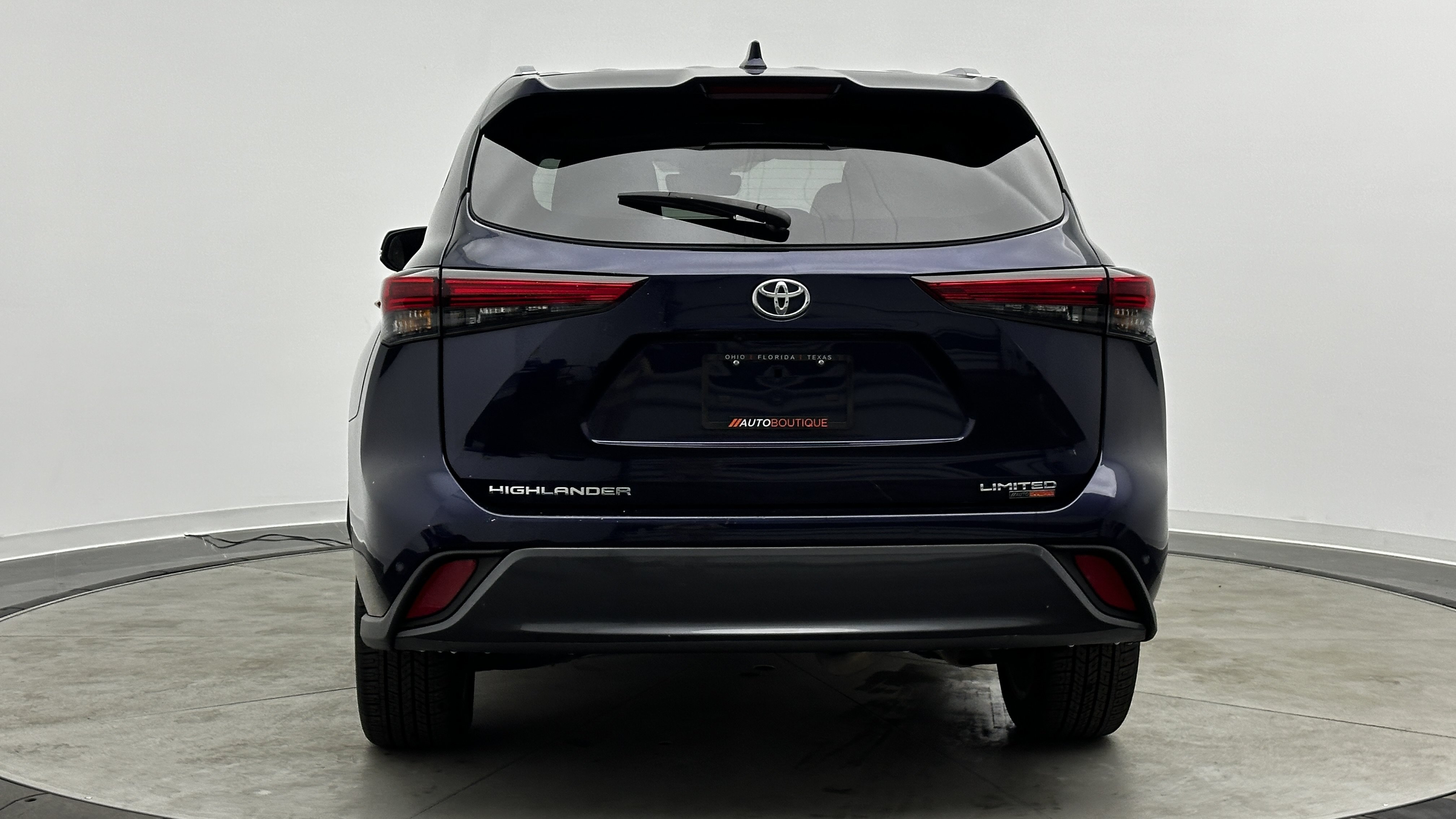 Used 2023 Toyota Highlander Limited FWD image 7
