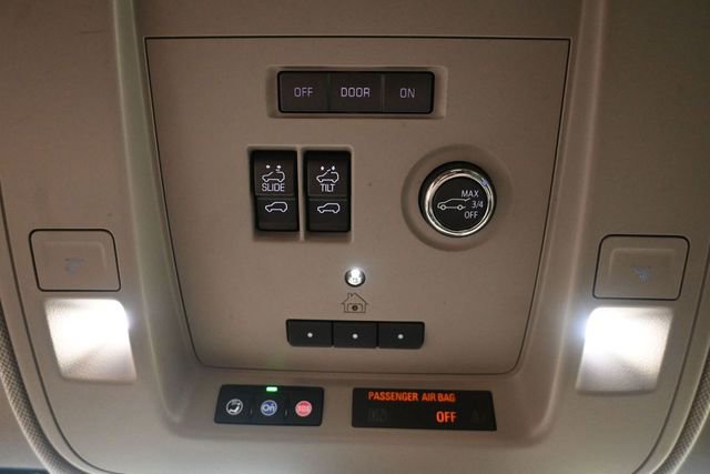 Used 2019 Cadillac Escalade Premium Luxury w/ Escalade Sport Edition AWD/4WD image 34