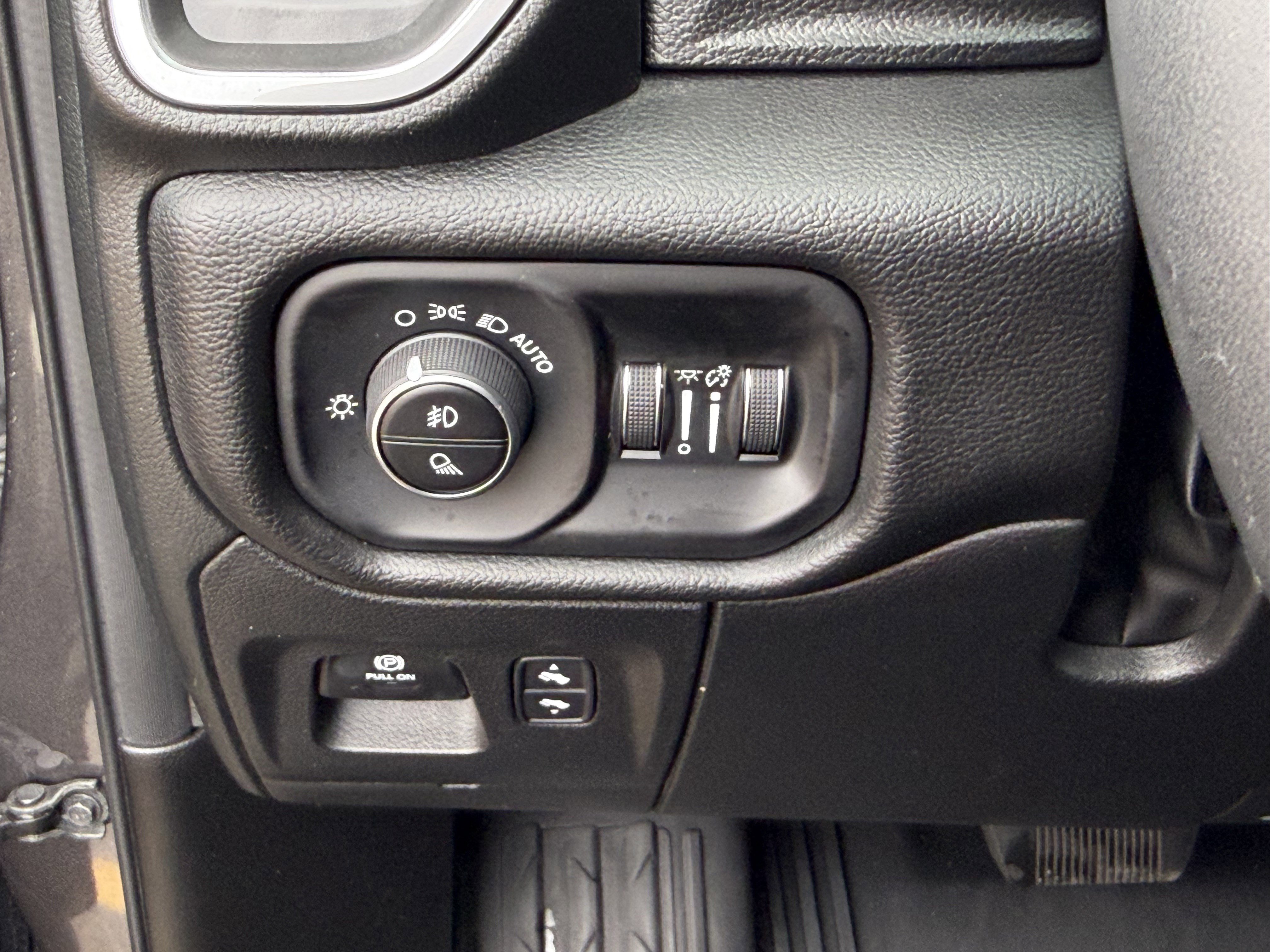 Used 2025 RAM 1500 Laramie w/ Laramie Southwest Edition AWD/4WD image 28