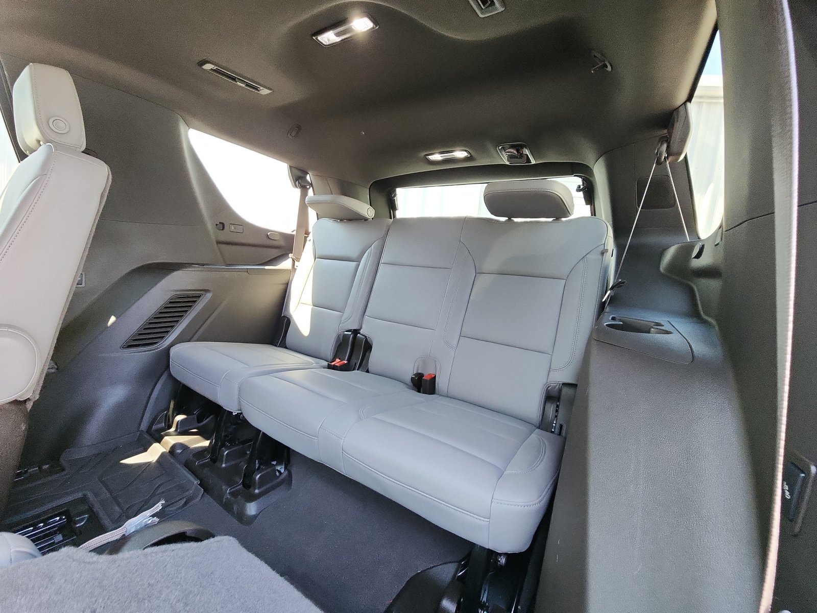 Used 2024 Chevrolet Tahoe Z71 w/ Luxury Package AWD/4WD image 24
