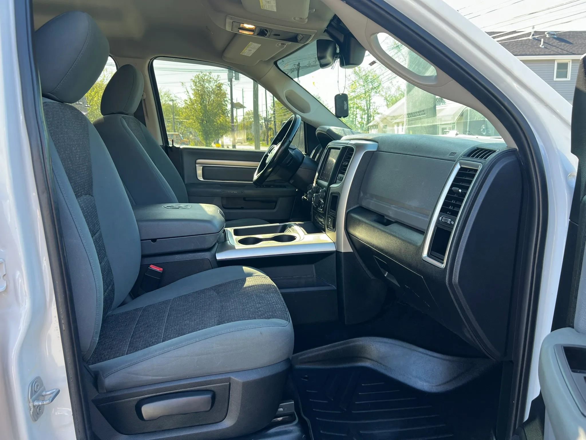 Used 2018 RAM 1500 SLT AWD/4WD image 31