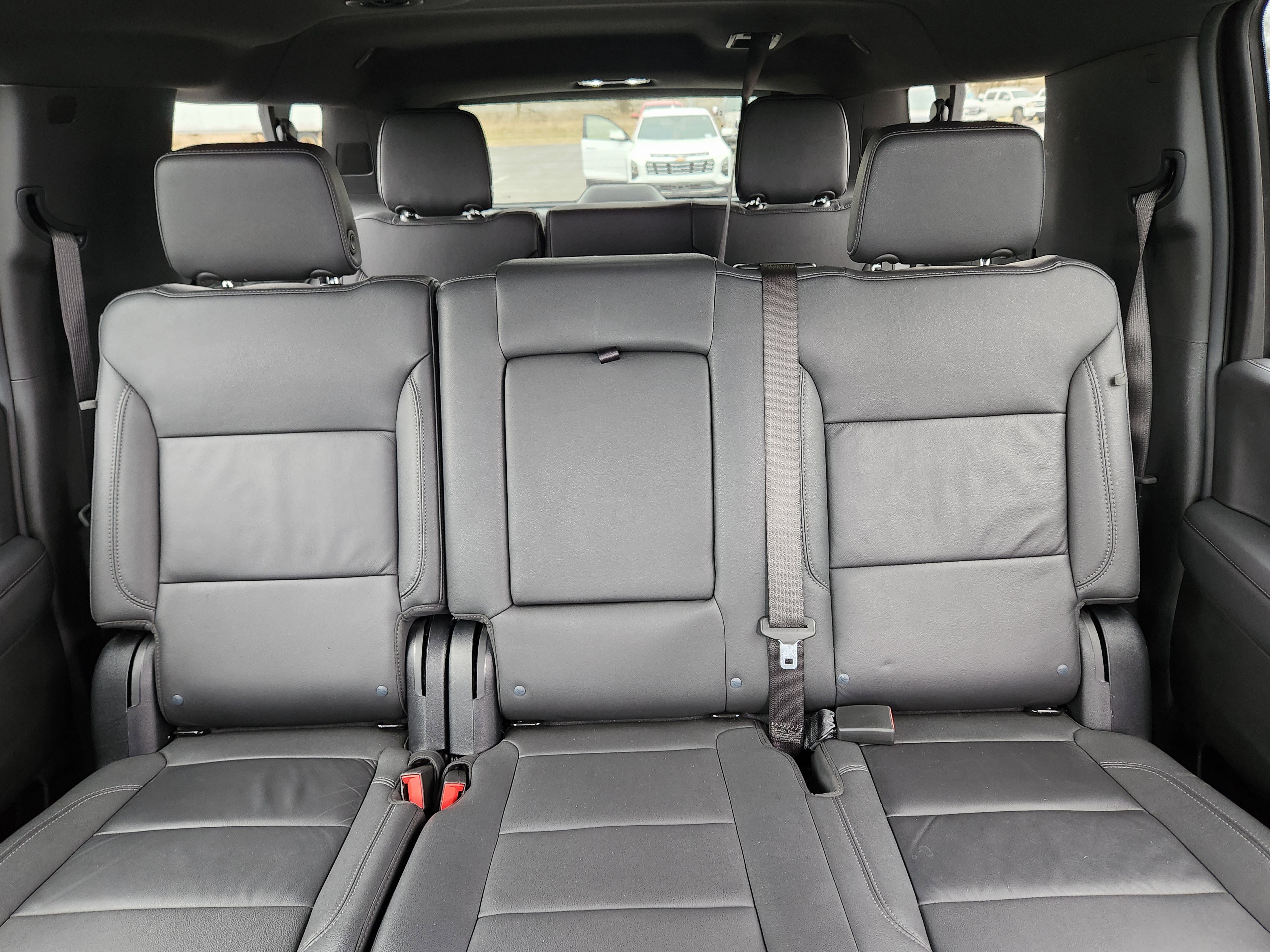 Used 2025 Chevrolet Suburban Z71 image 11