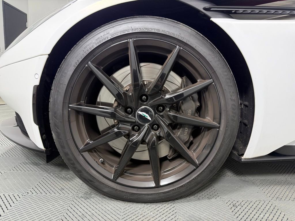 Used 2018 Aston Martin DB11 V12 image 11