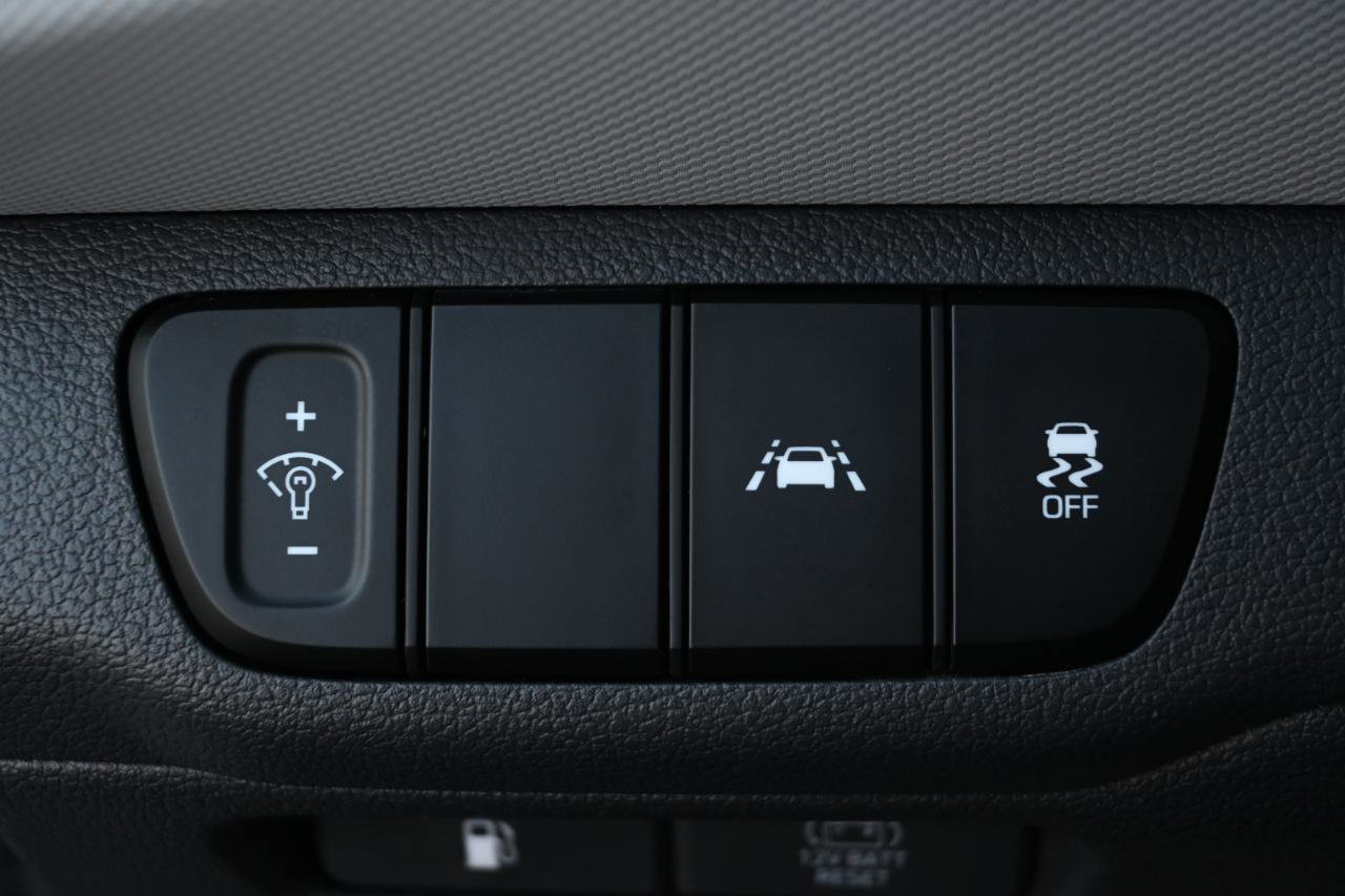 Used 2020 Hyundai Ioniq Blue FWD image 27