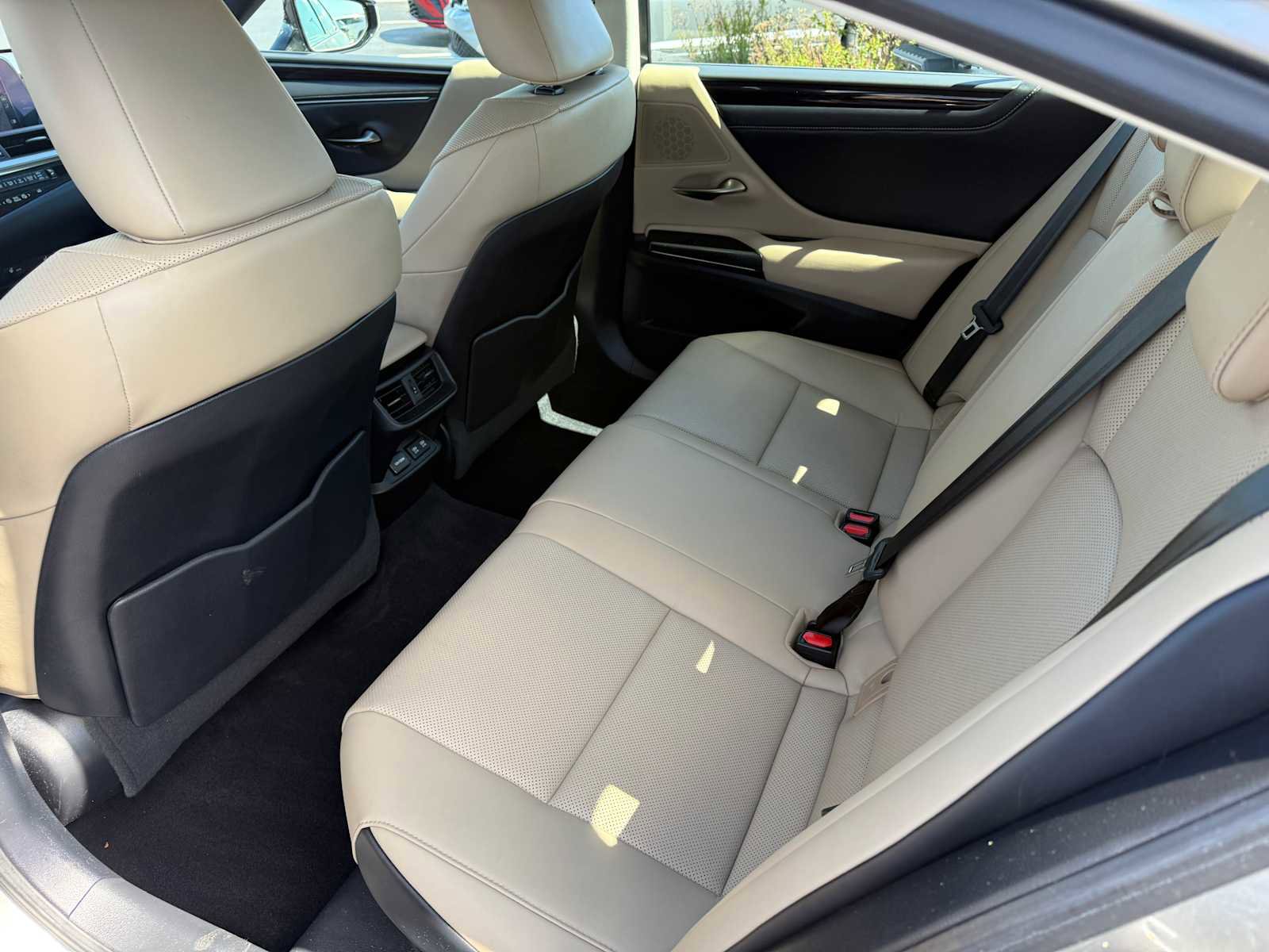 Used 2020 Lexus ES 300h w/ Premium Package FWD image 19