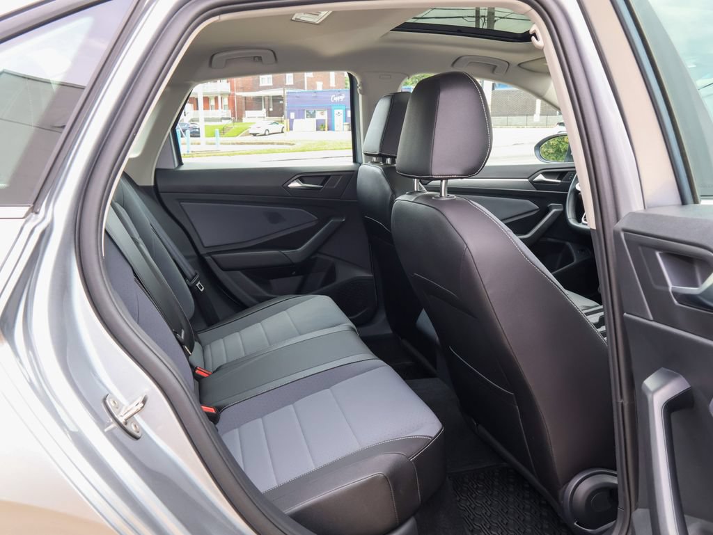 Certified 2026 Volkswagen Jetta SE w/ Black Wheel Package FWD image 29
