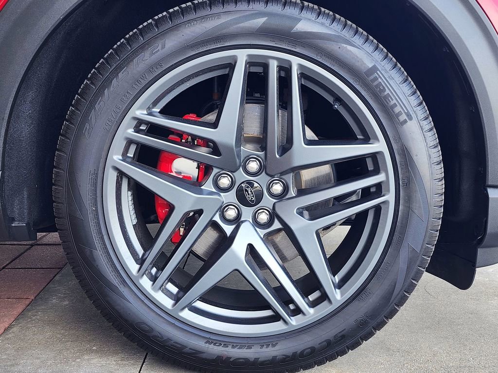 Used 2025 Ford Explorer ST image 4