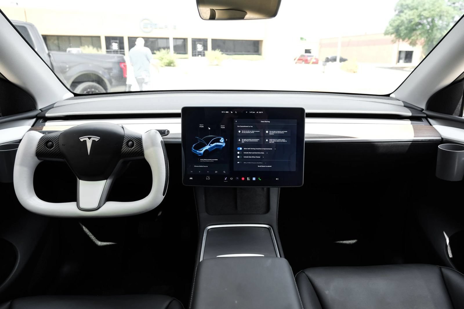 Used 2025 Tesla Model Y Long Range RWD image 13
